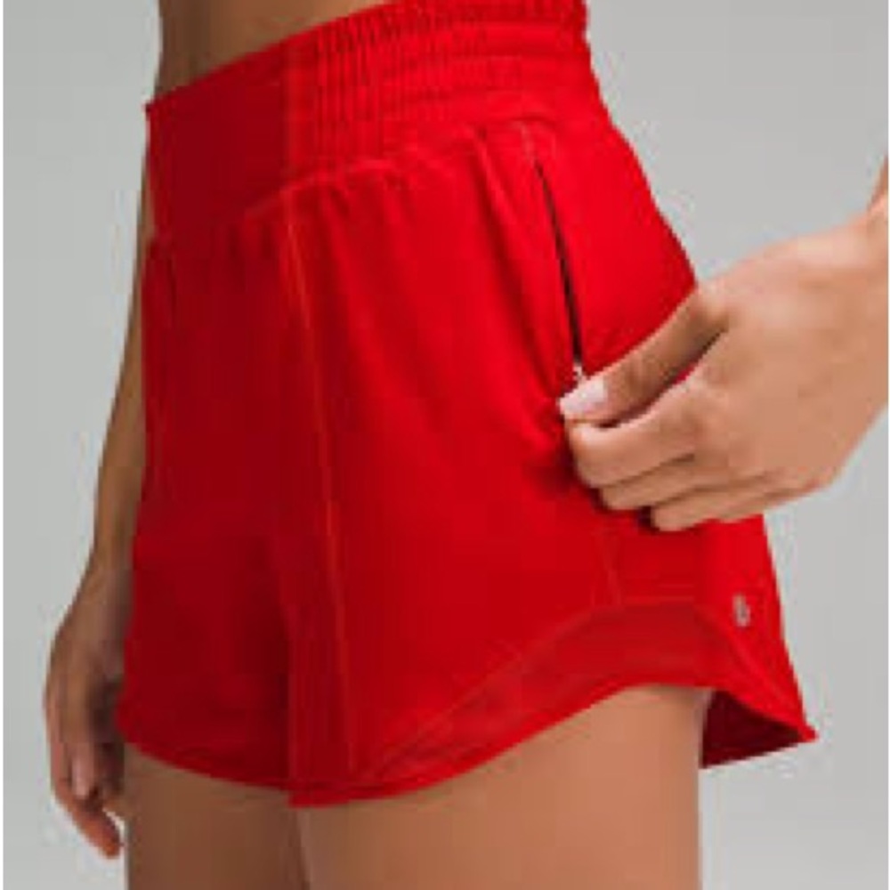 Lululemon high rise hotty hot 2.5 inch size 6